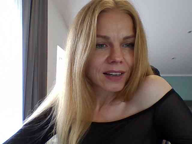 BlondaTina webcam