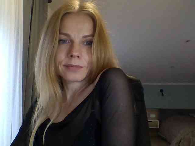 BlondaTina webcam