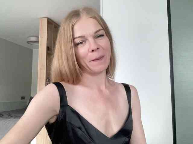 BlondaTina webcam
