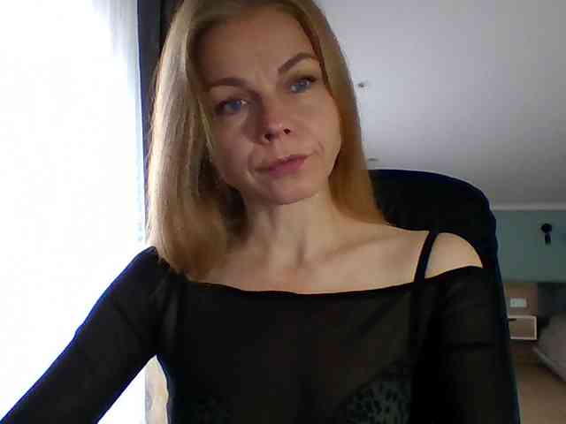 BlondaTina webcam