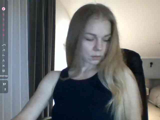 BlondaTina webcam
