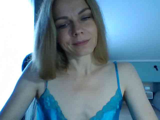 BlondaTina webcam