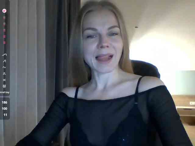 BlondaTina webcam