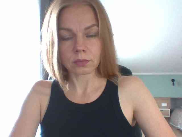 BlondaTina webcam