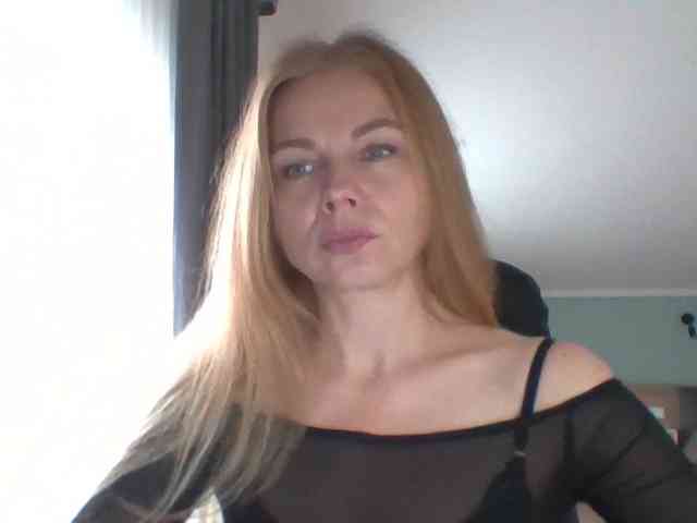BlondaTina webcam