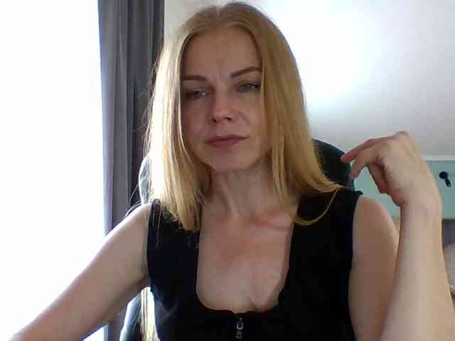 BlondaTina webcam