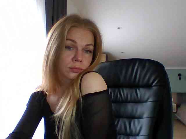 BlondaTina webcam