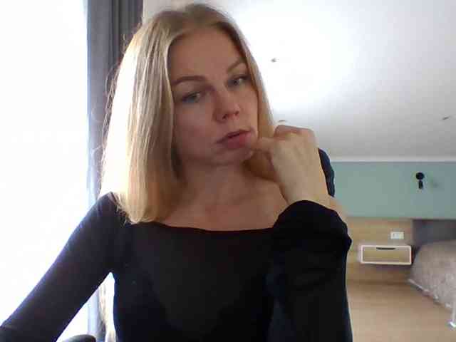 BlondaTina webcam