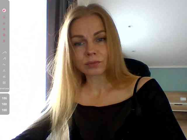 BlondaTina webcam