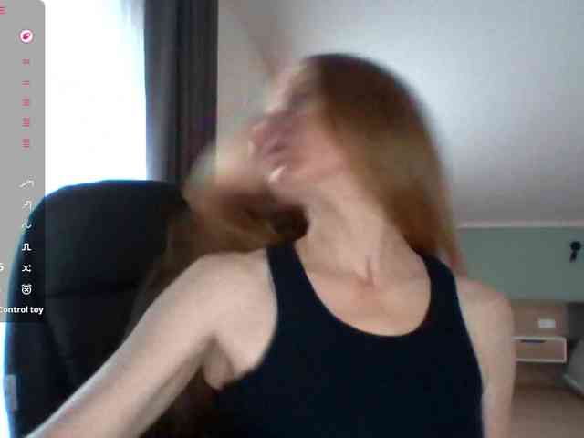 BlondaTina webcam