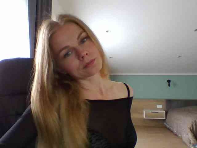 BlondaTina webcam