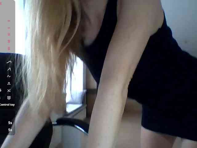 BlondaTina webcam