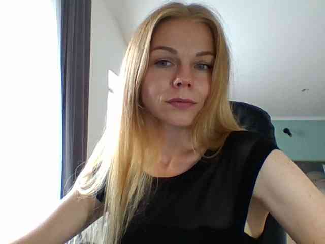 BlondaTina webcam