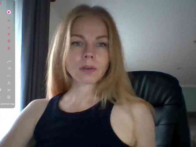 BlondaTina webcam