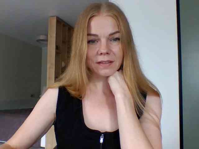 BlondaTina webcam