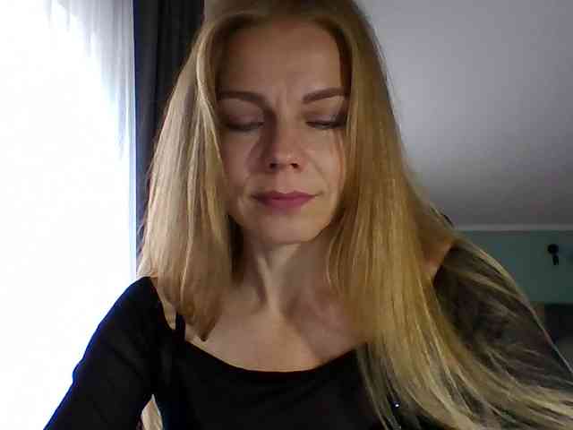 BlondaTina webcam