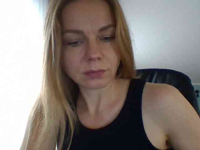 BlondaTina webcam