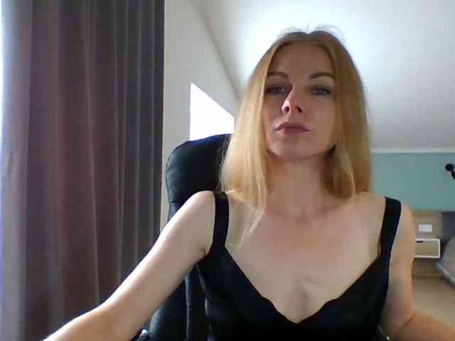 BlondaTina webcam