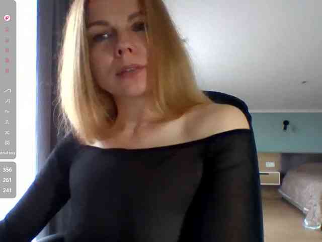 BlondaTina webcam