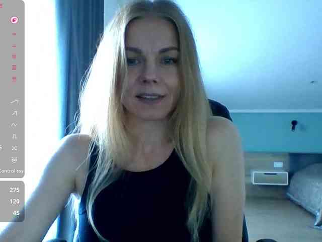 blondatina's live room