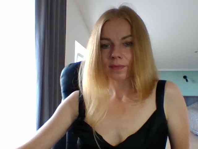 BlondaTina webcam