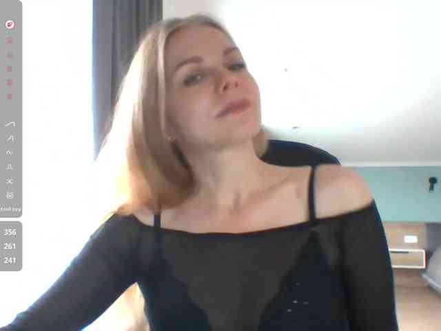 BlondaTina webcam