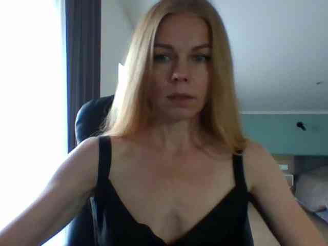 BlondaTina webcam