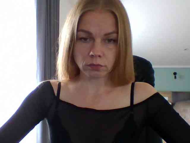 BlondaTina webcam