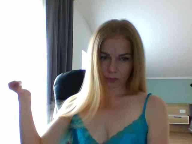BlondaTina webcam
