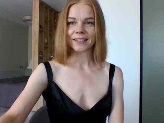 BlondaTina webcam