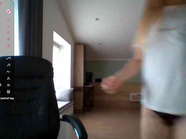 BlondaTina webcam