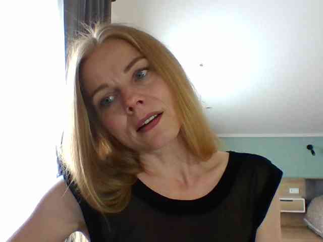 BlondaTina webcam