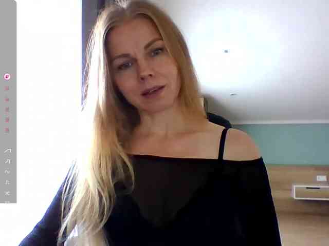 BlondaTina webcam