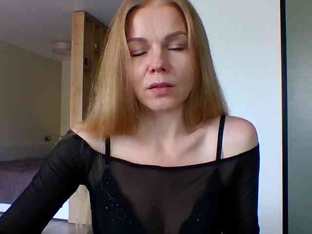 BlondaTina webcam