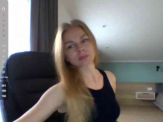 BlondaTina webcam