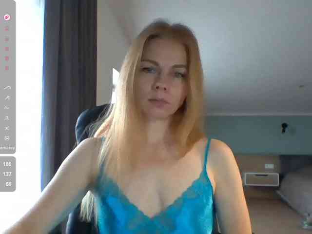 BlondaTina webcam
