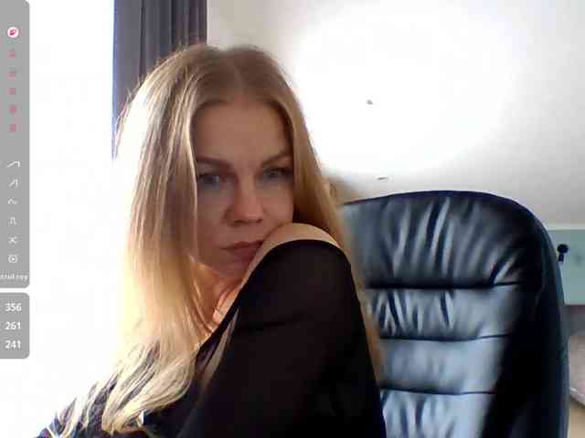 BlondaTina webcam