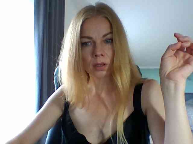 BlondaTina webcam
