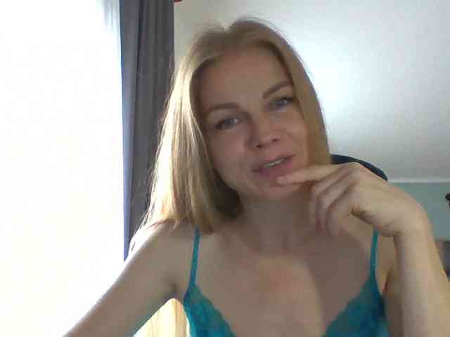 BlondaTina webcam