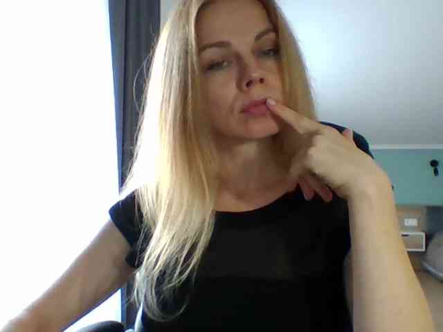 BlondaTina webcam