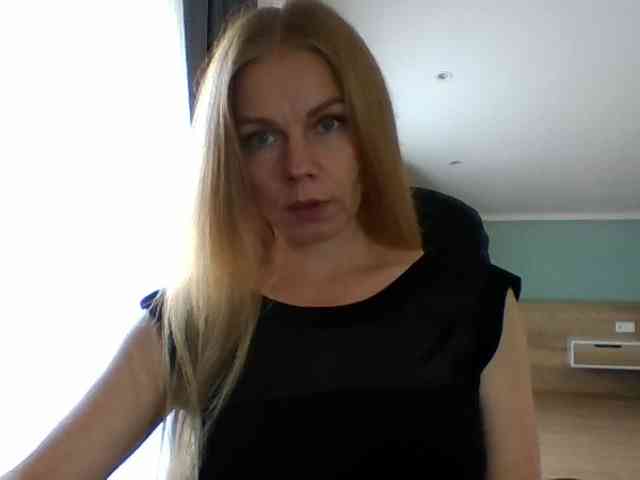 BlondaTina webcam