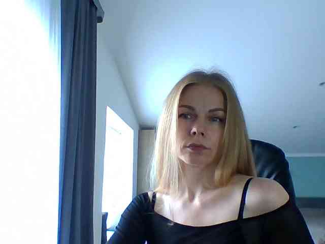 BlondaTina webcam
