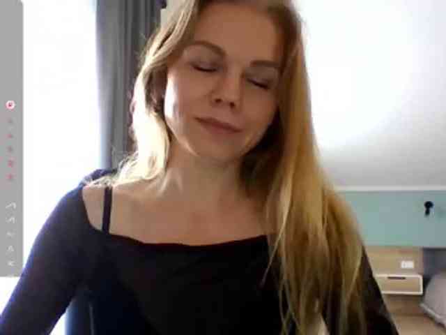 BlondaTina webcam