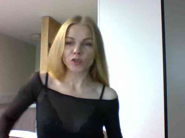 BlondaTina webcam