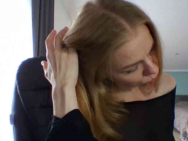 BlondaTina webcam