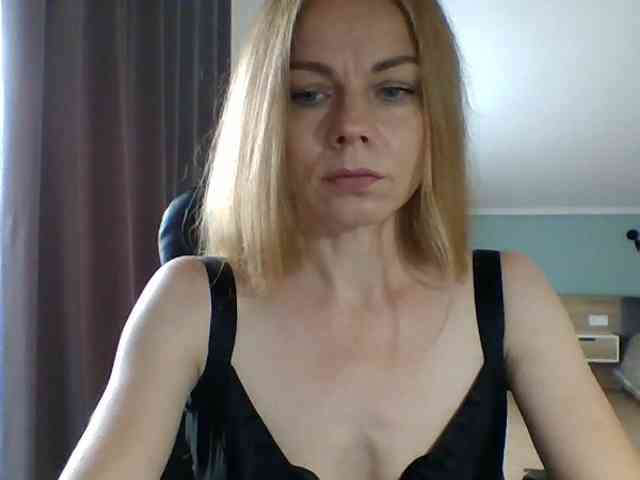 BlondaTina webcam