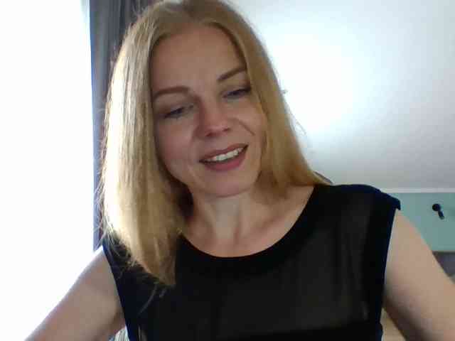 BlondaTina webcam