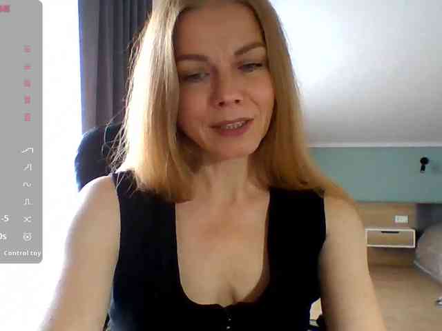 BlondaTina webcam