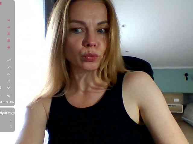 BlondaTina webcam