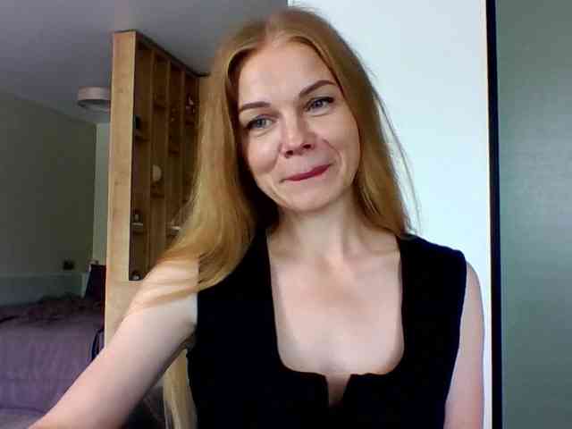 BlondaTina webcam